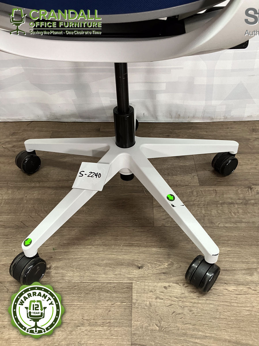 S-2240 - Steelcase Amia - Grade B