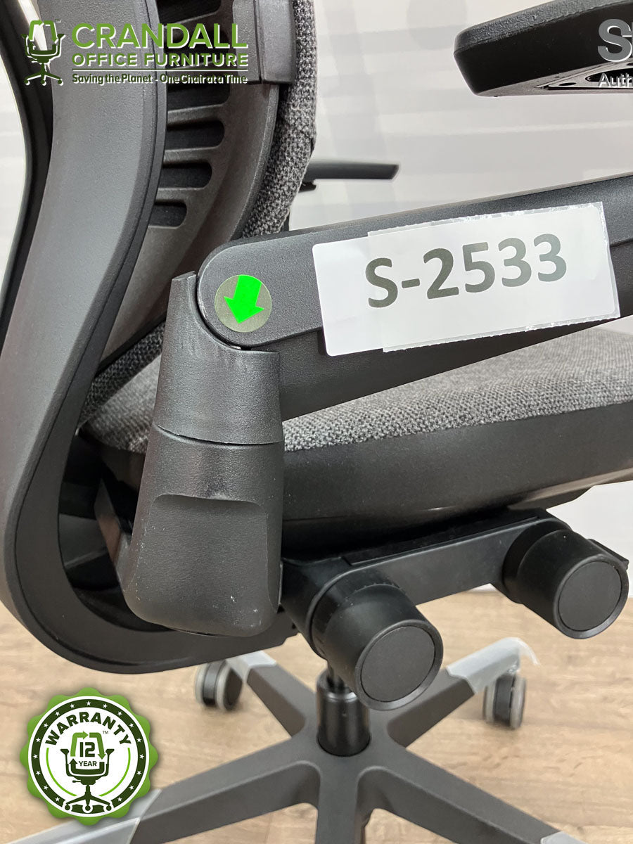 S-2533 - Steelcase Gesture with Headrest - Grade B