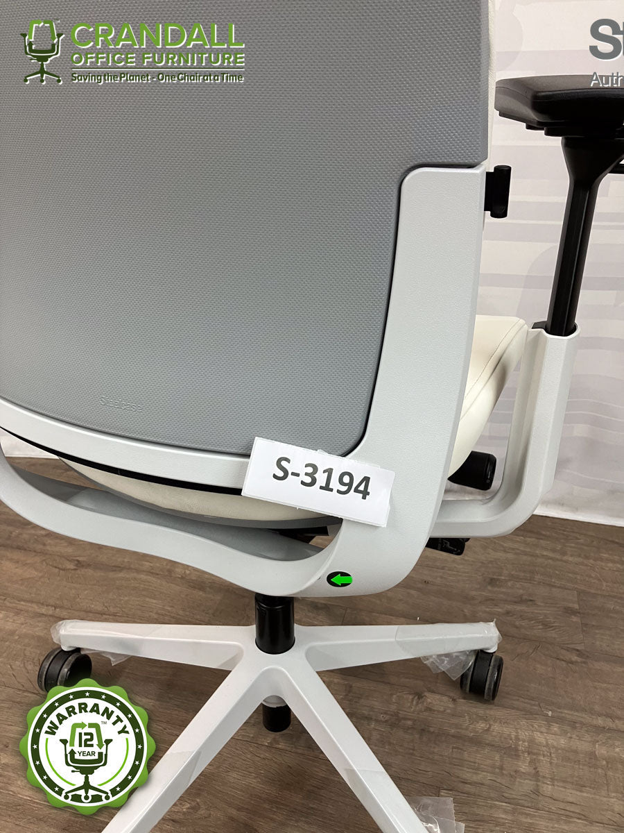 S-3194 - Steelcase Amia - Grade B