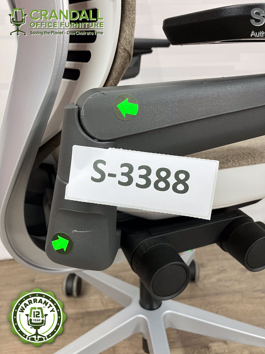 S-3388 - Steelcase Gesture - Grade B