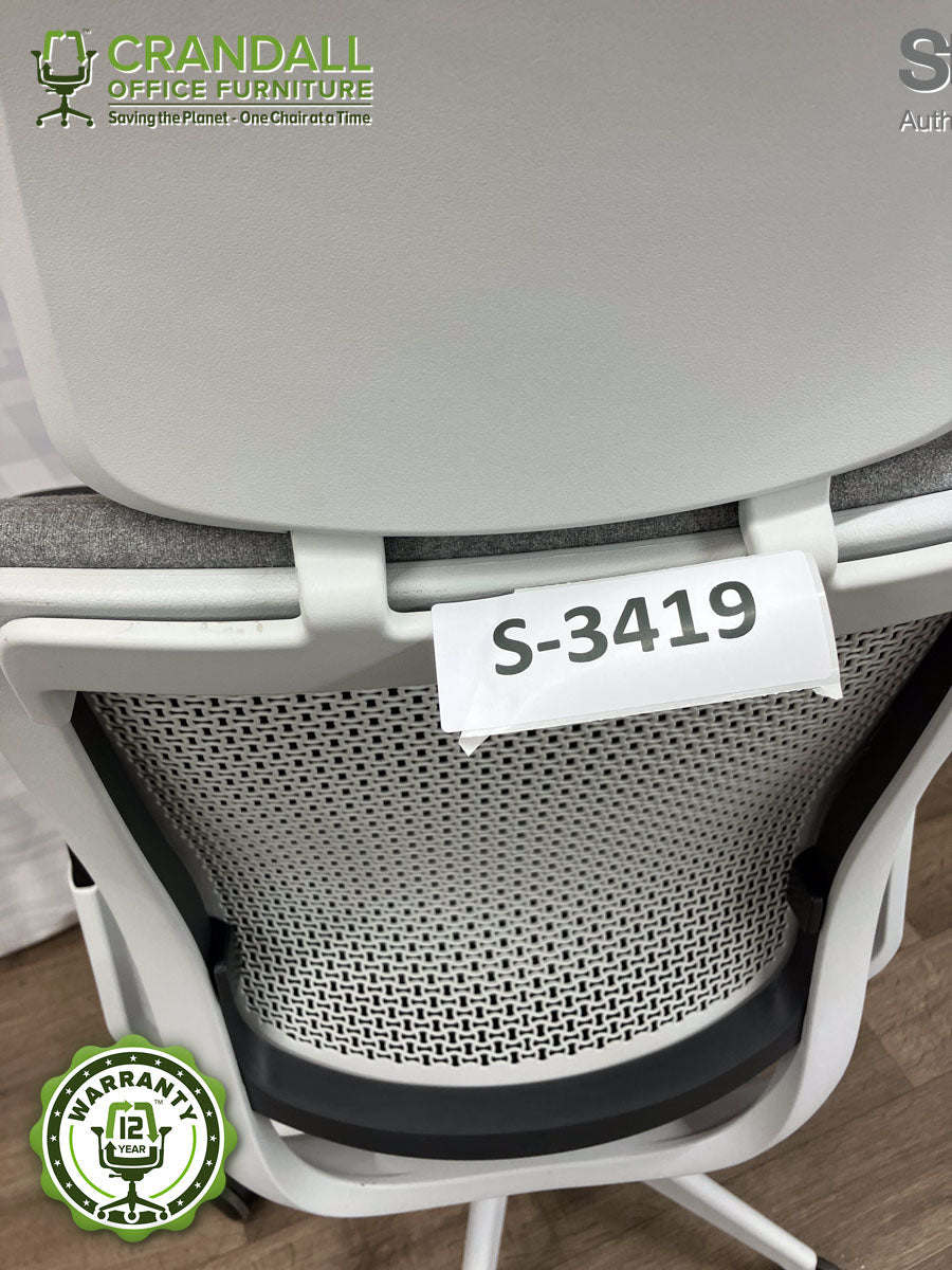 S-3419 - Steelcase Series 2 - Grade B