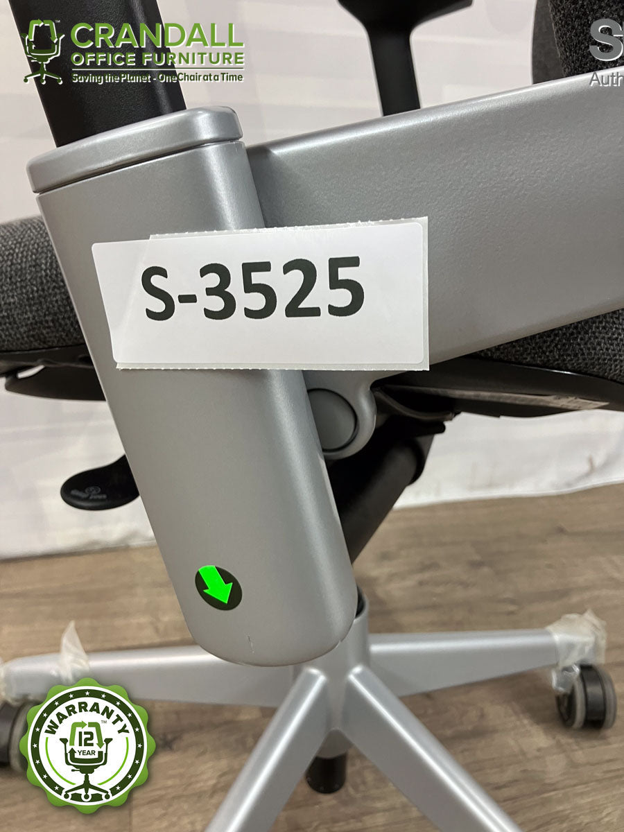 S-3525 - Steelcase V2 Leap - Grade B