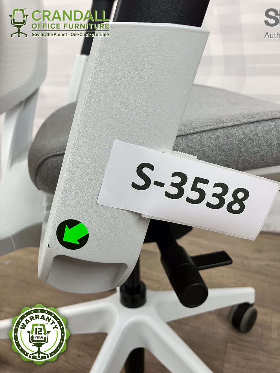 S-3538 - Steelcase Series 2 - Grade B
