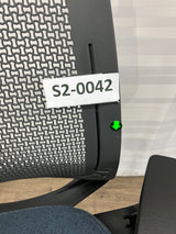 S2-0042 - Steelcase Series 2  - Grade B
