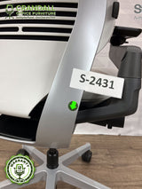 S-2431 - Steelcase Gesture - Grade B