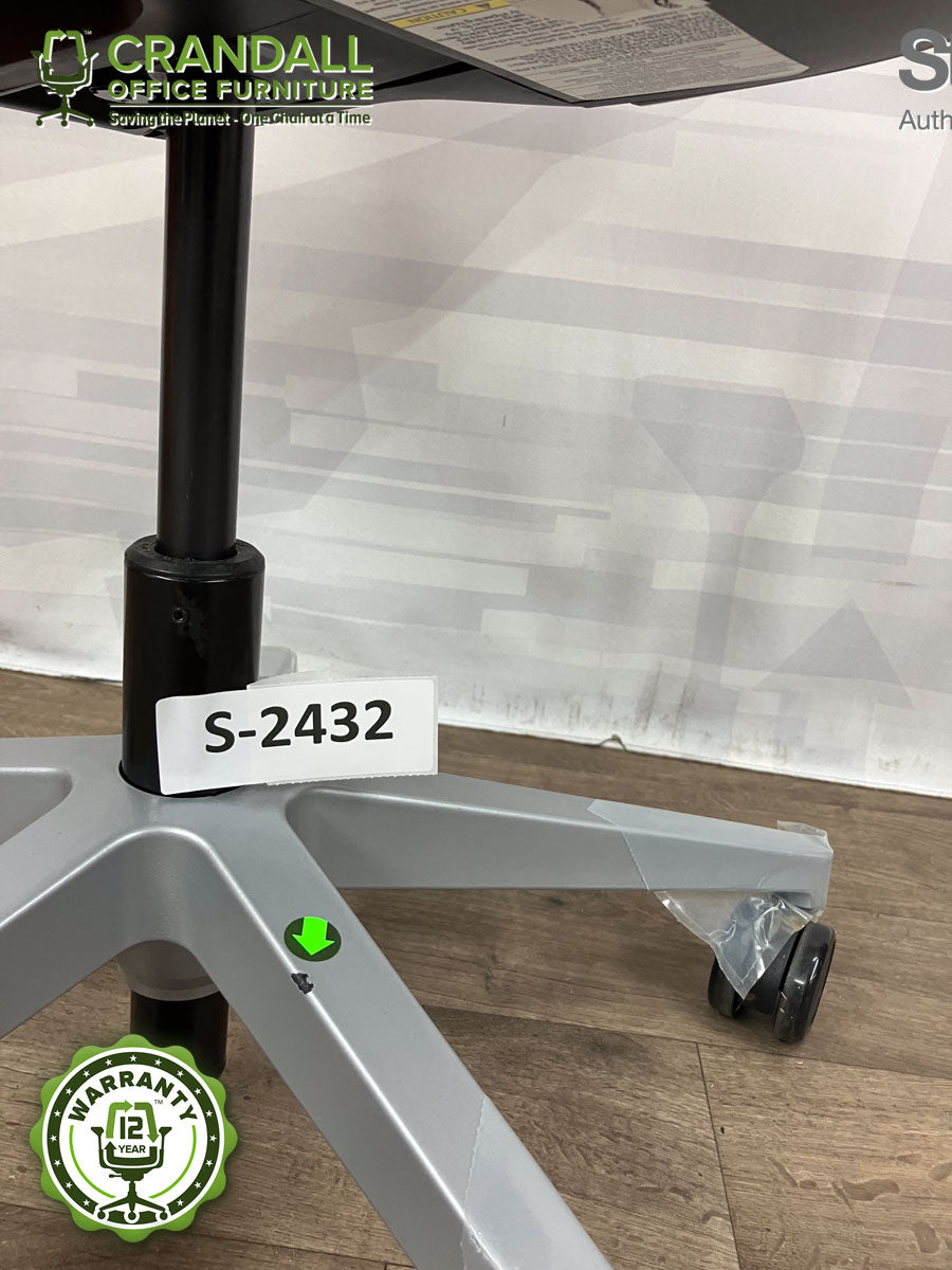 S-2432 - Steelcase Gesture - Grade B