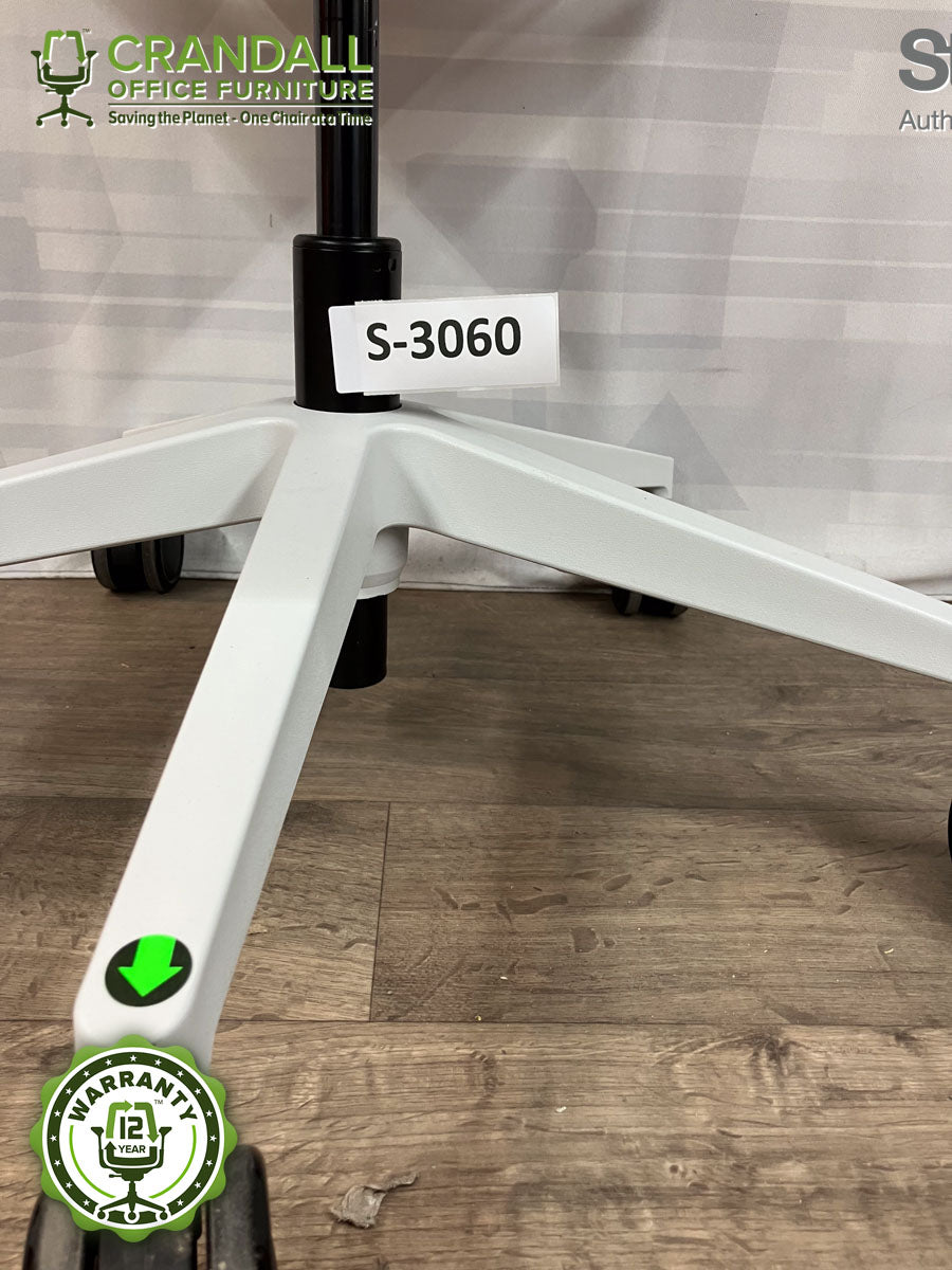 S-3060 - Steelcase Amia - Grade B