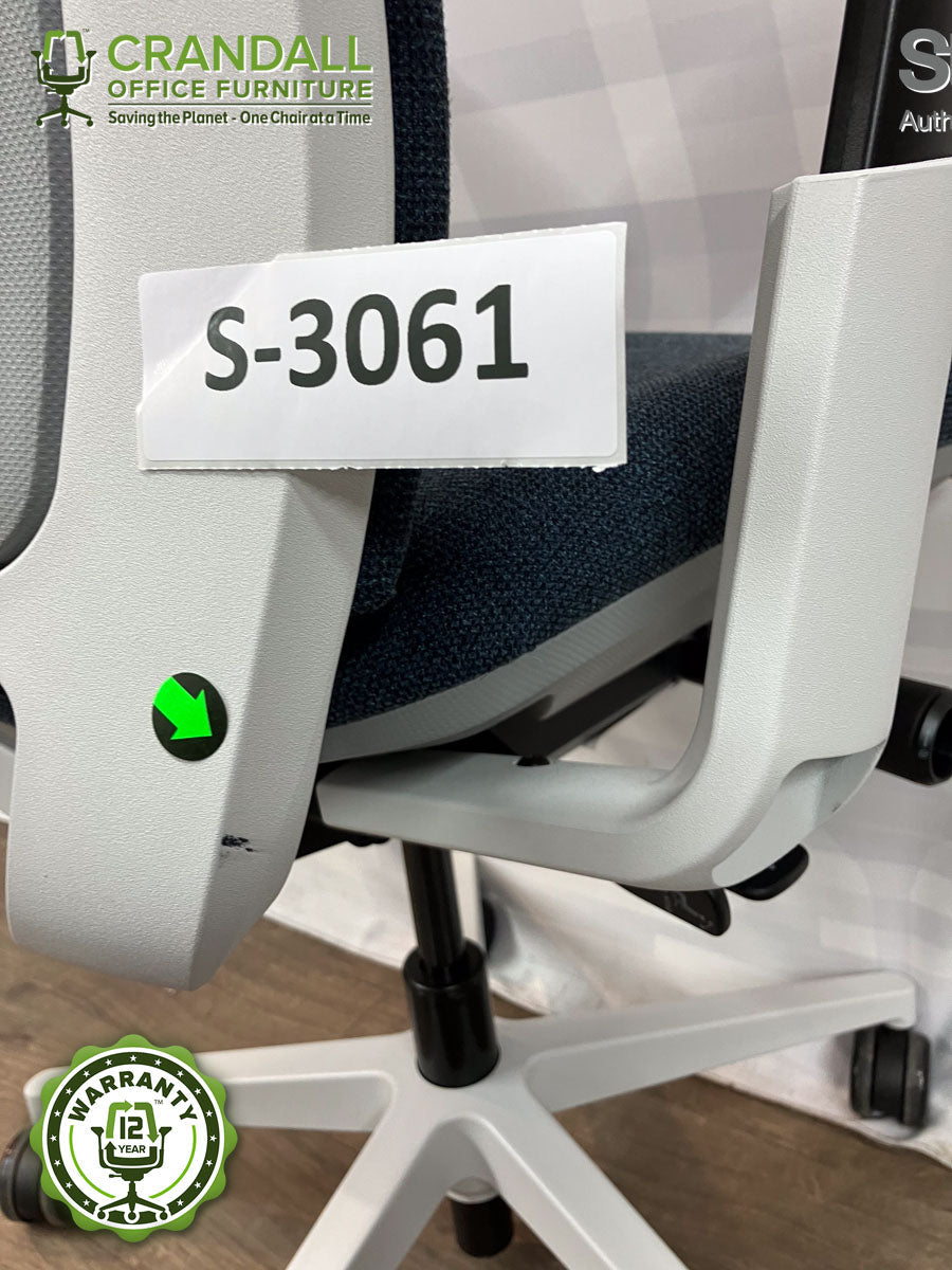 S-3061 - Steelcase Amia - Grade B