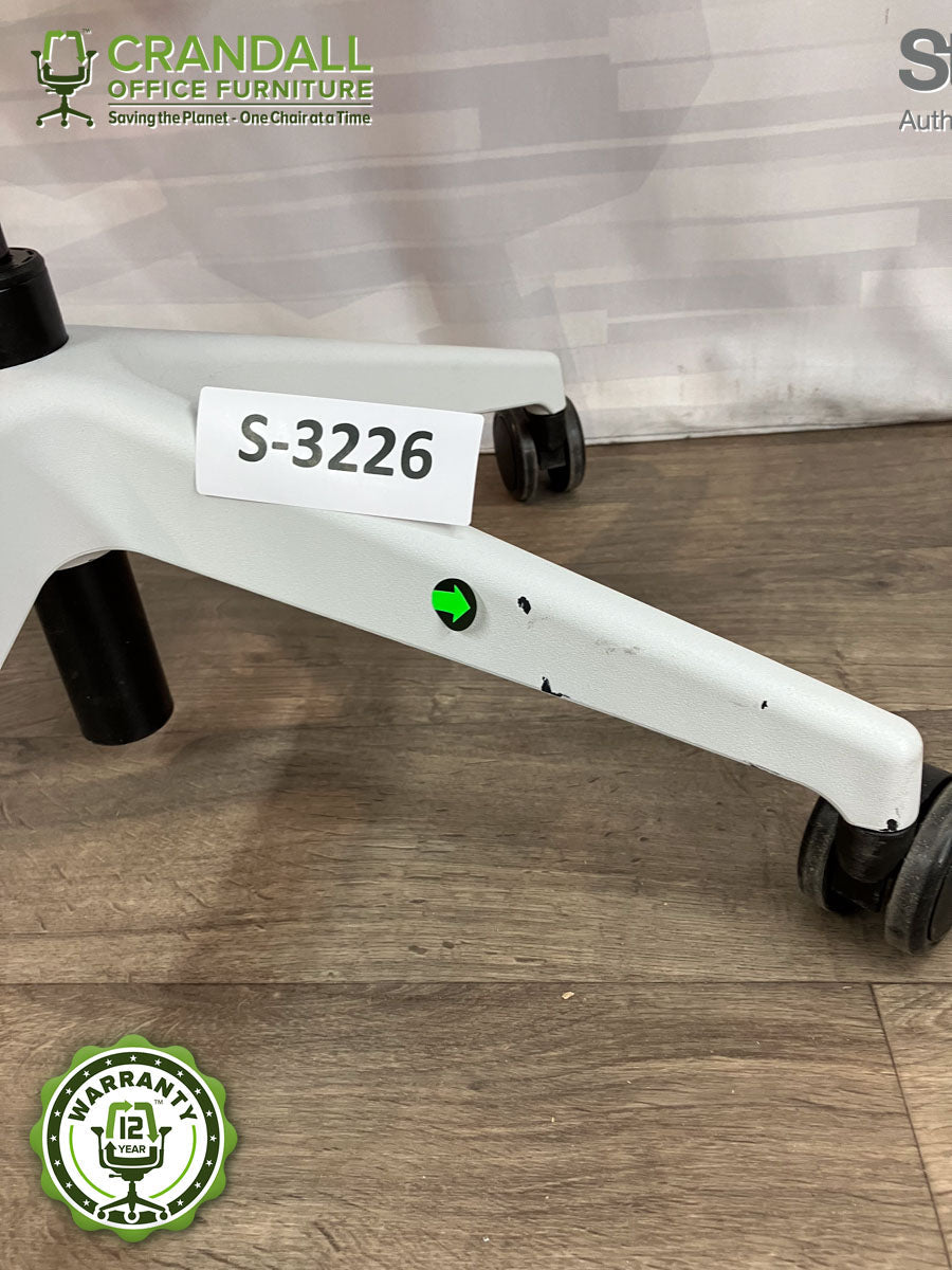 S-3226 - Steelcase Series 2 - Grade B