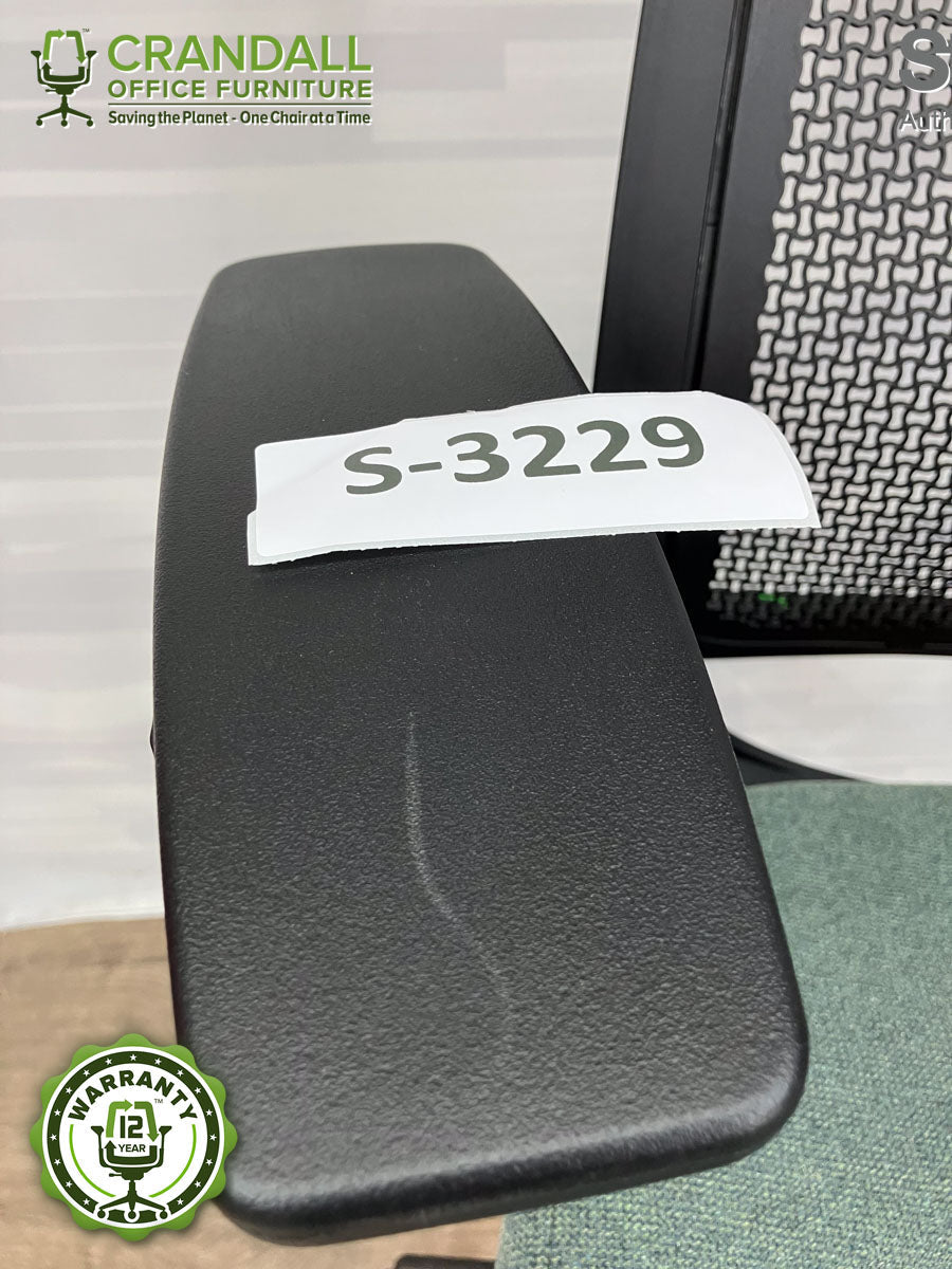 S-3229 - Steelcase Series 2 - Grade B