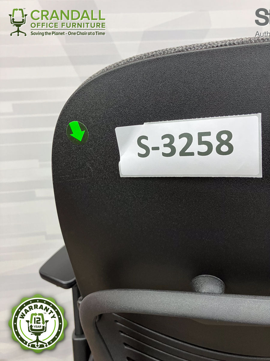 S-3258 - Steelcase V2 Leap- Grade B