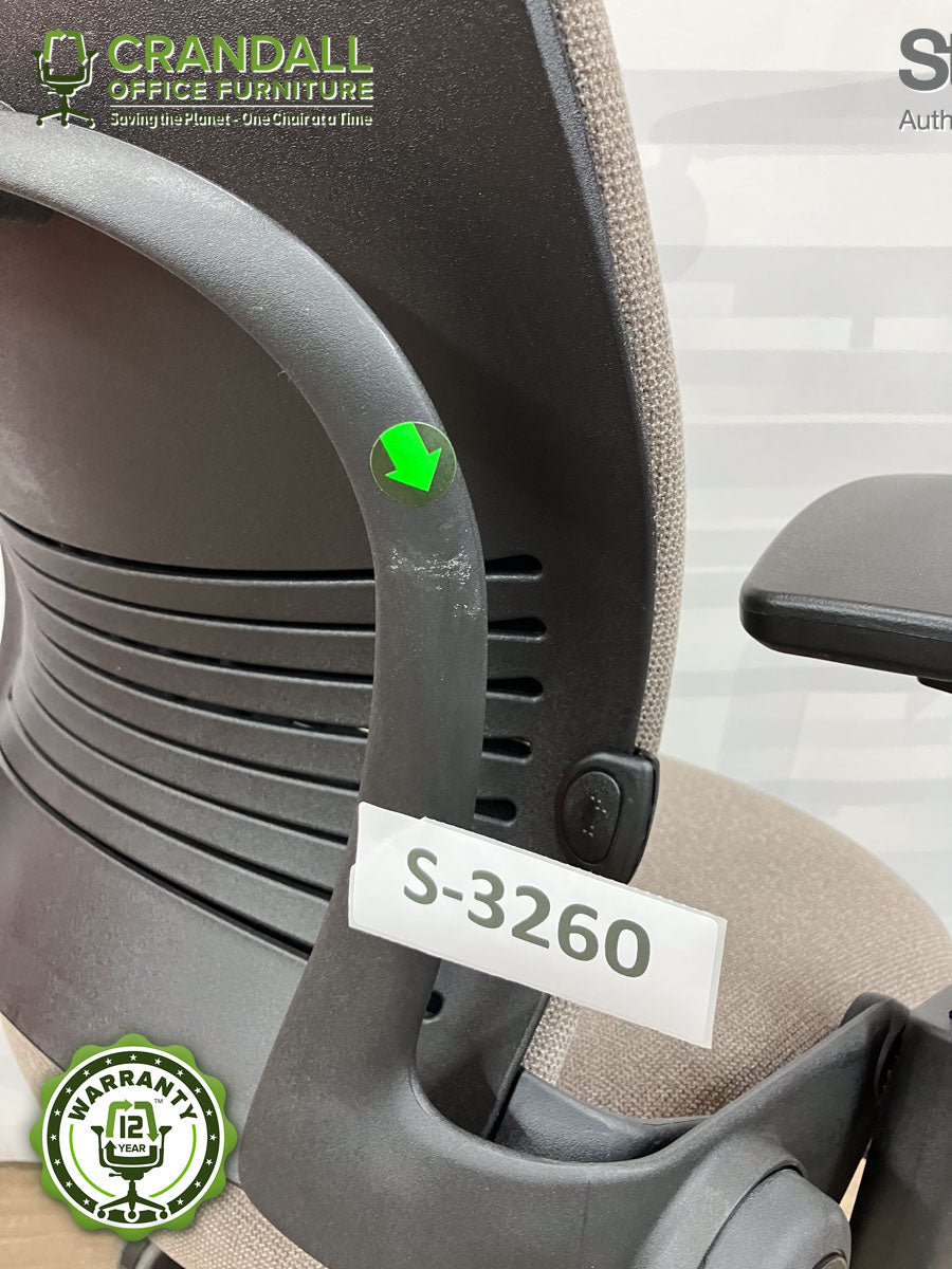 S-3260 - Steelcase V2 Leap- Grade B