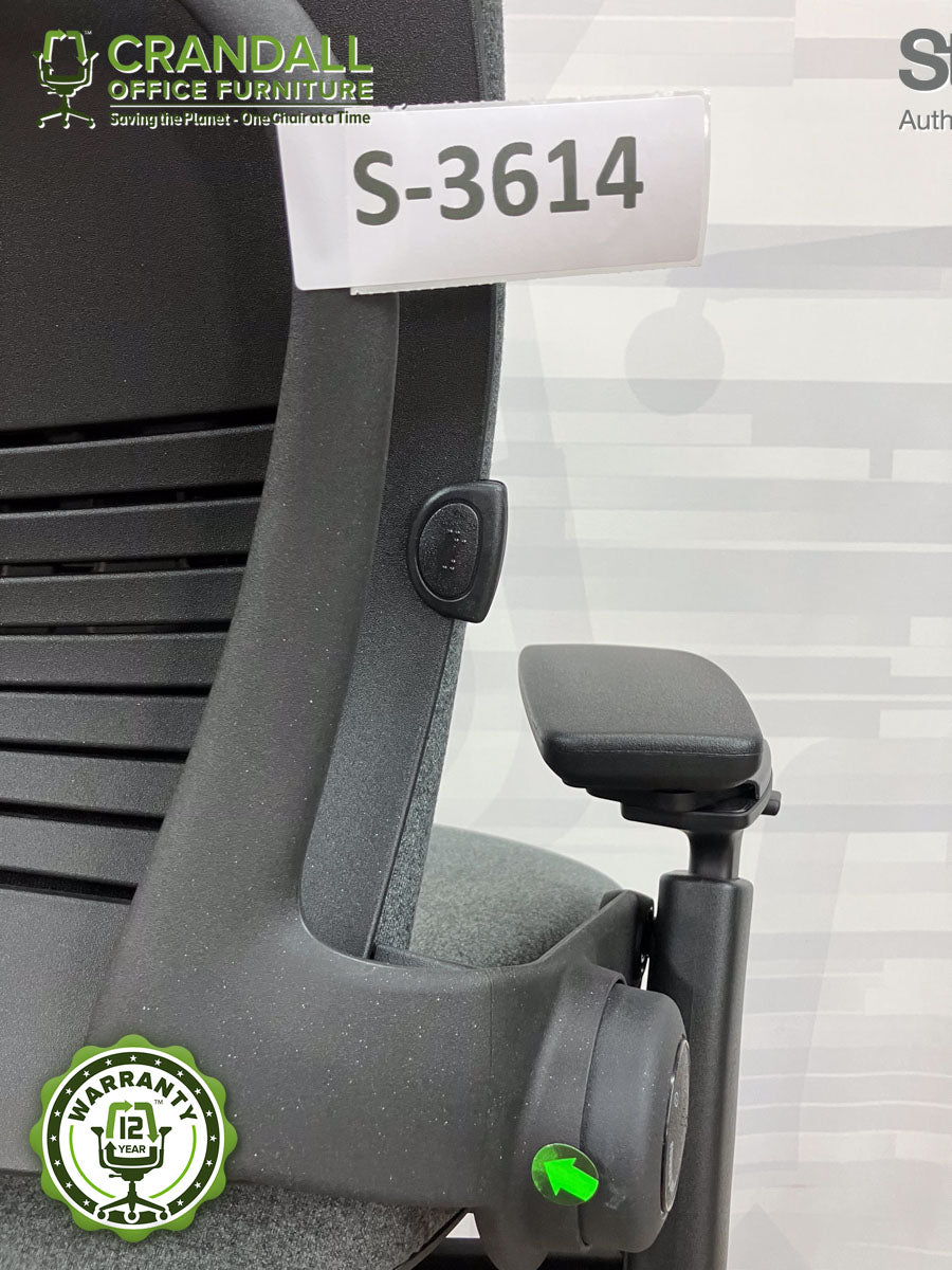 S-3614 - Steelcase V2 Leap - Grade B