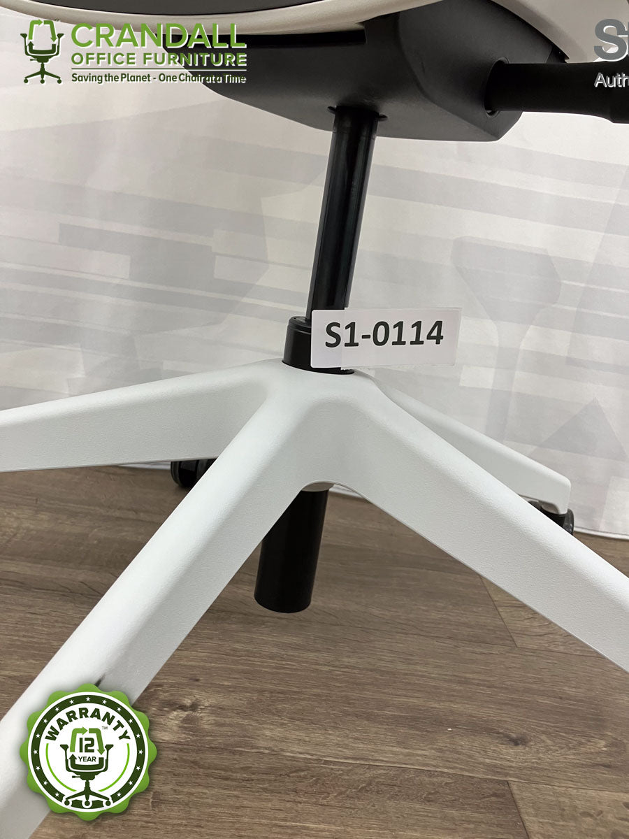 S1-0114 - Steelcase Series 1  - Grade B