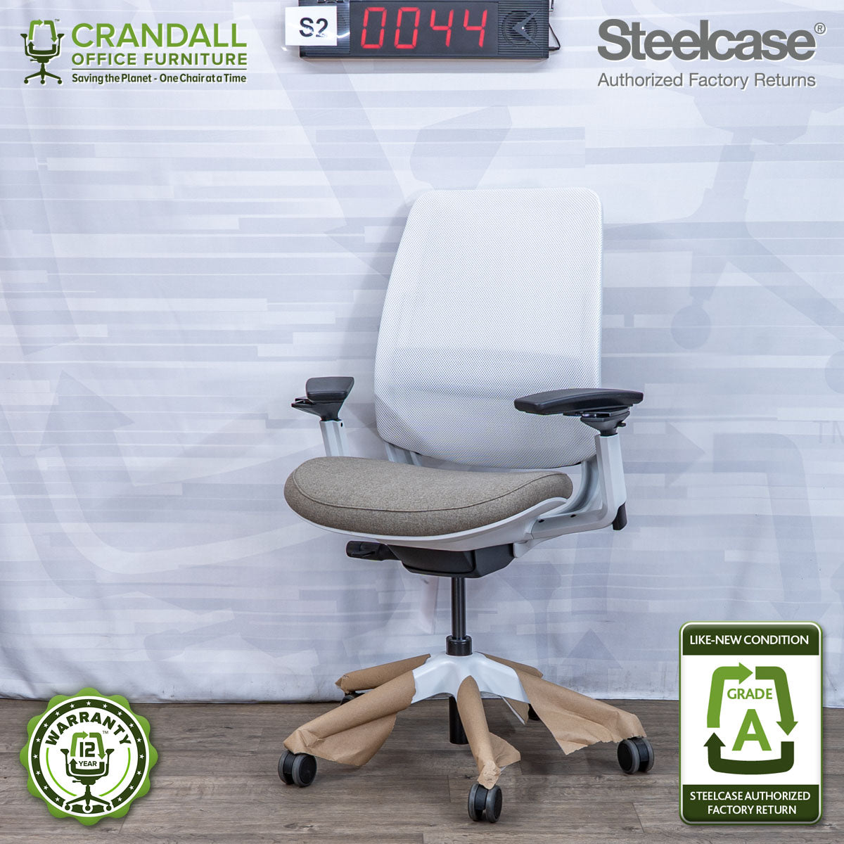 S2-0044 - Steelcase Series 2  - Grade A